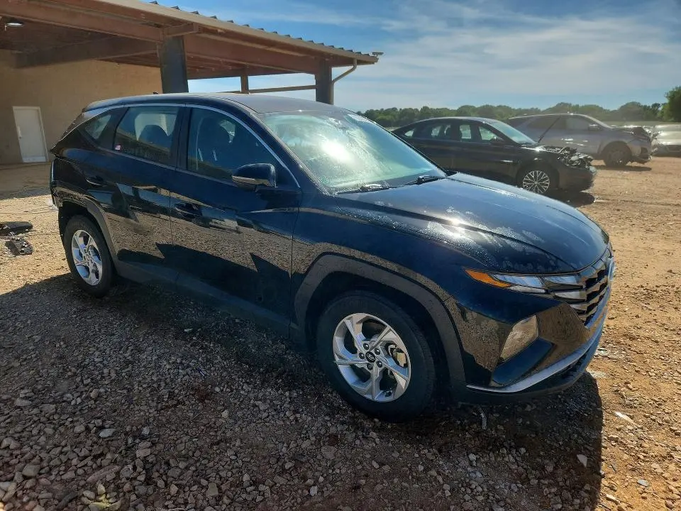 2022 HYUNDAI TUCSON SE  