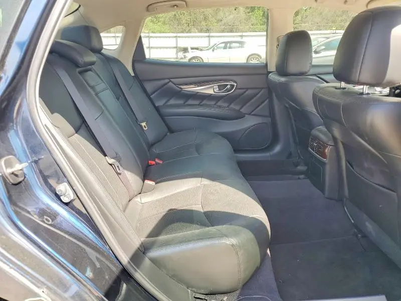 2015 INFINITI Q70L 3.7  