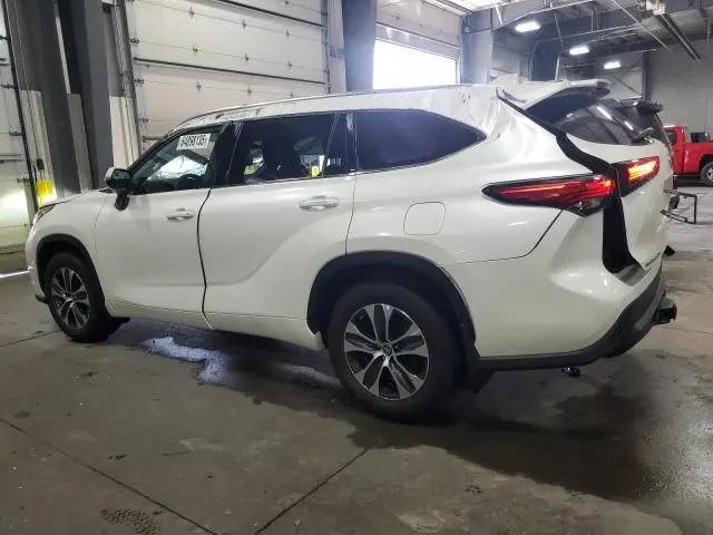 2021 TOYOTA HIGHLANDER XLE  