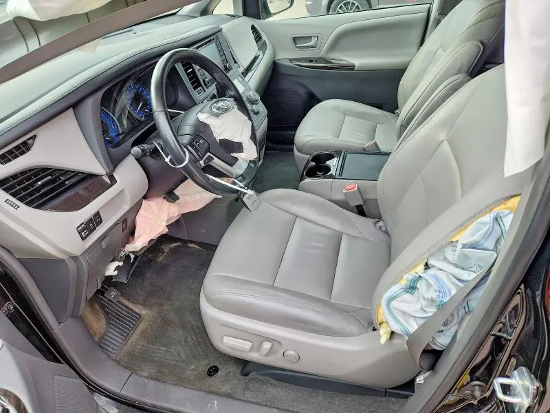 2018 TOYOTA SIENNA XLE PREMIUM 8-PASSENGER  