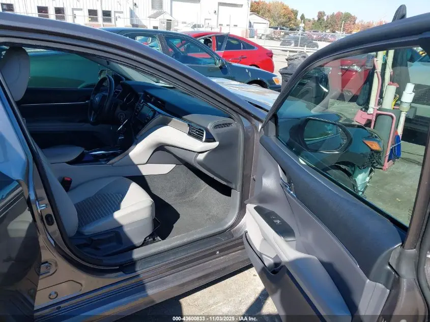 2018 TOYOTA CAMRY SE