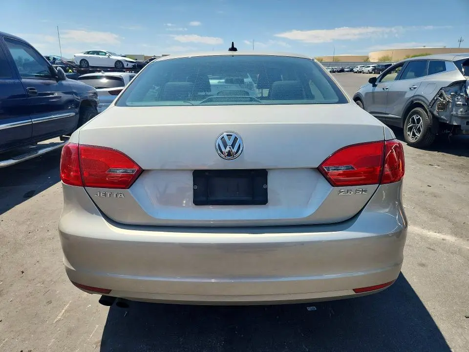 2013 VOLKSWAGEN JETTA SE  