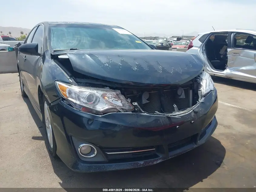 2014 TOYOTA CAMRY SE