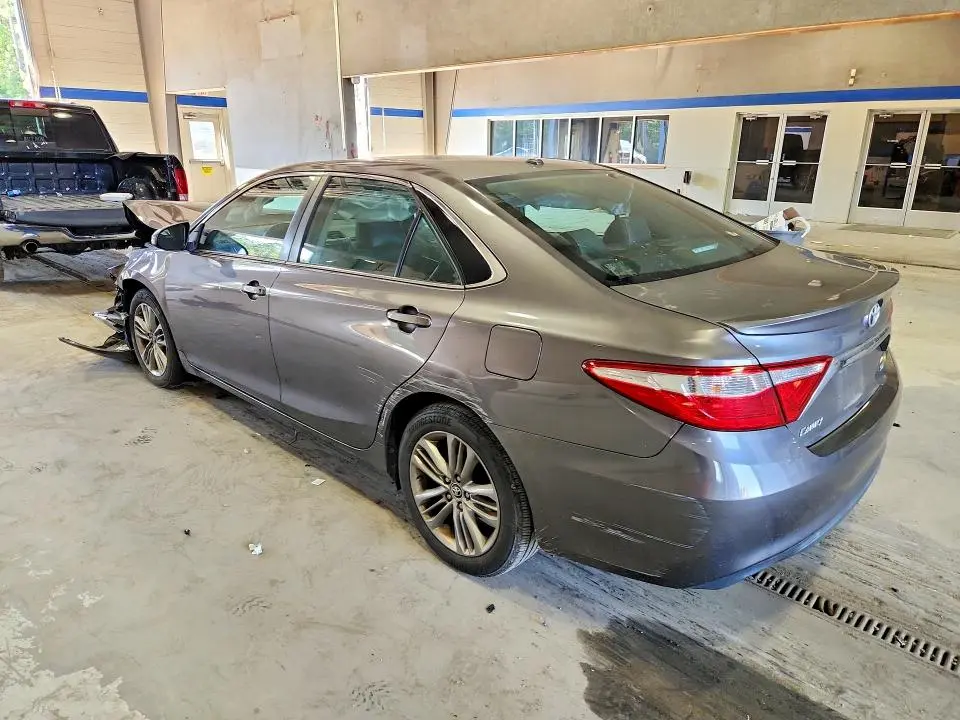 2015 TOYOTA CAMRY SE  
