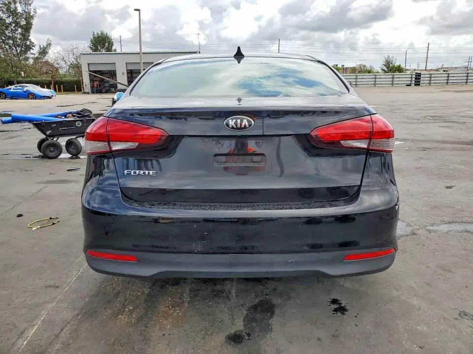 2018 KIA FORTE LX  