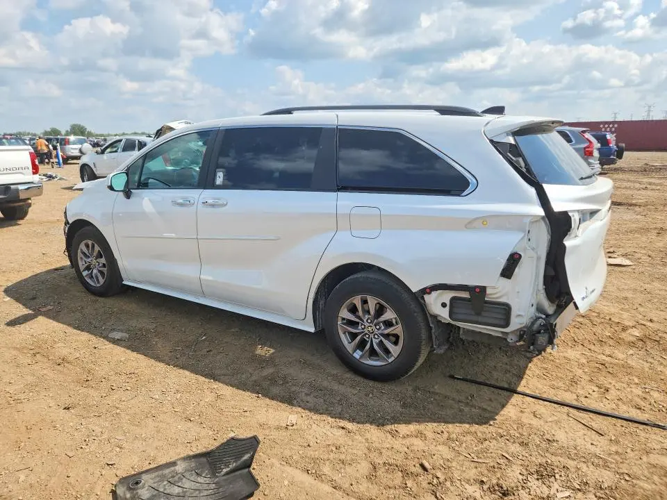 2025 TOYOTA SIENNA XLE 7-PASSENGER  