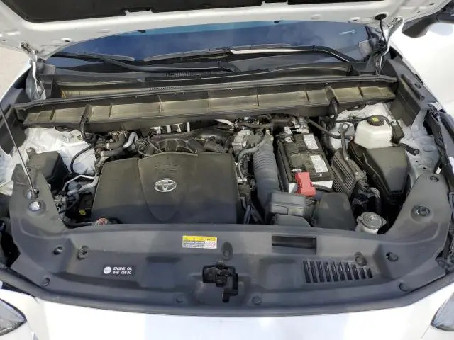 2022 TOYOTA HIGHLANDER XLE  