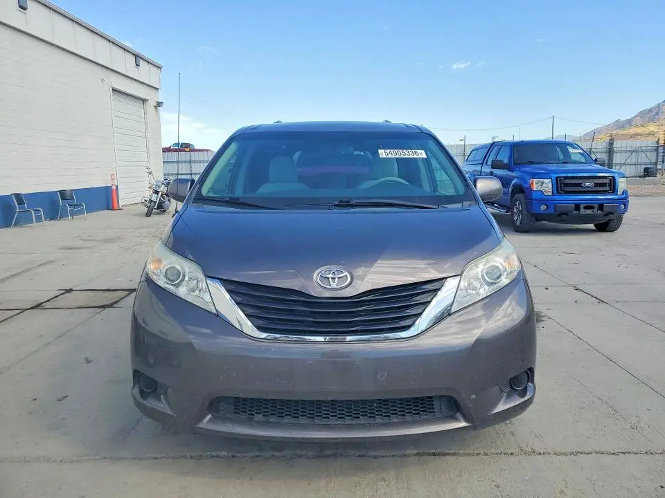 2012 TOYOTA SIENNA LE  