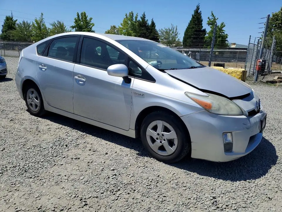 2010 TOYOTA PRIUS III  