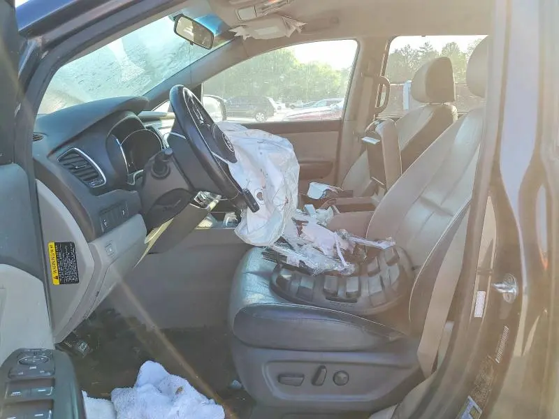 2017 KIA SEDONA LX  