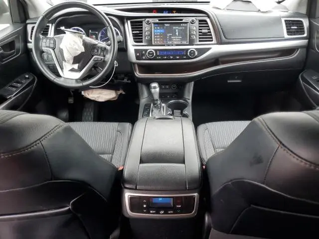 2019 TOYOTA HIGHLANDER LE  