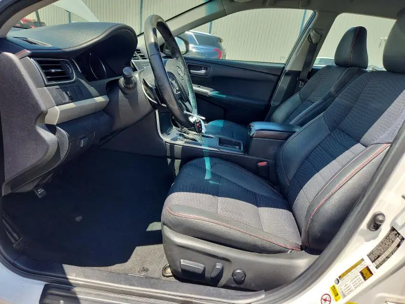 2015 TOYOTA CAMRY SE  