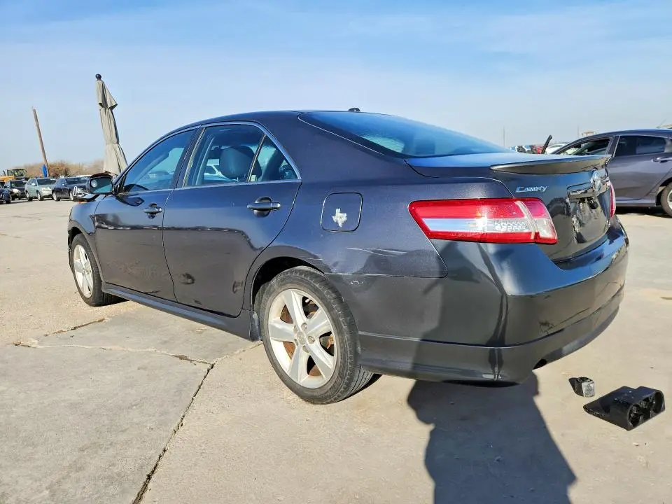 2011 TOYOTA CAMRY SE  