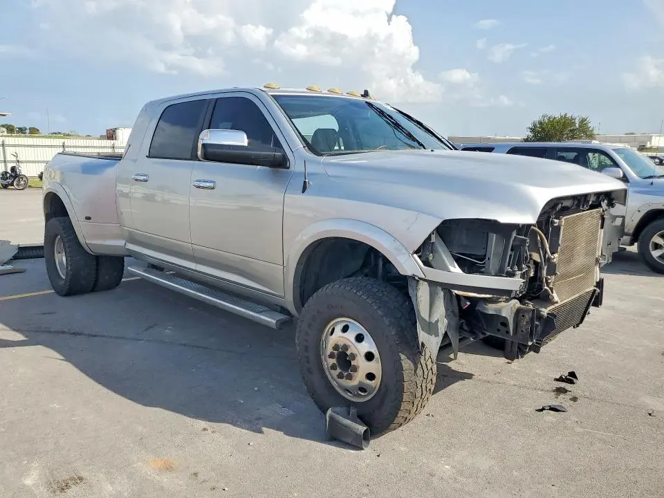 2015 RAM 3500 LARAMIE  
