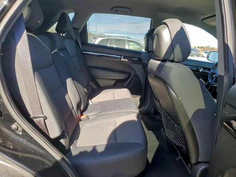 2012 KIA SORENTO BASE  