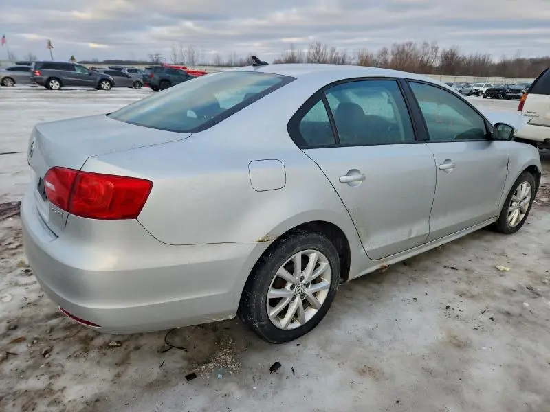 2011 VOLKSWAGEN JETTA SE  