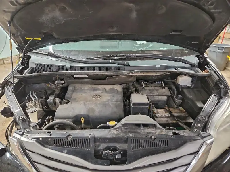 2013 TOYOTA SIENNA XLE  