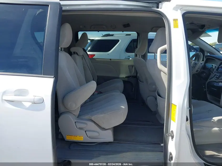 2014 TOYOTA SIENNA LE V6 8 PASSENGER