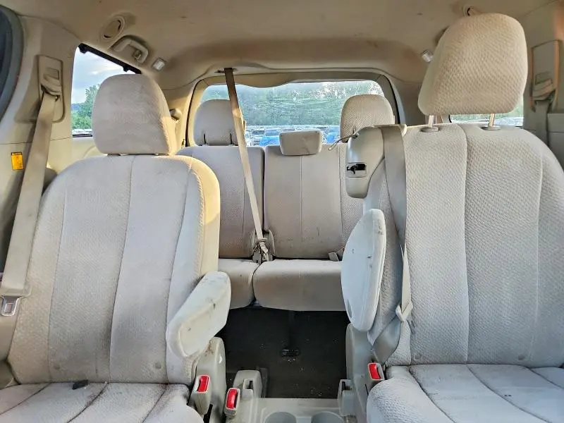 2011 TOYOTA SIENNA LE  