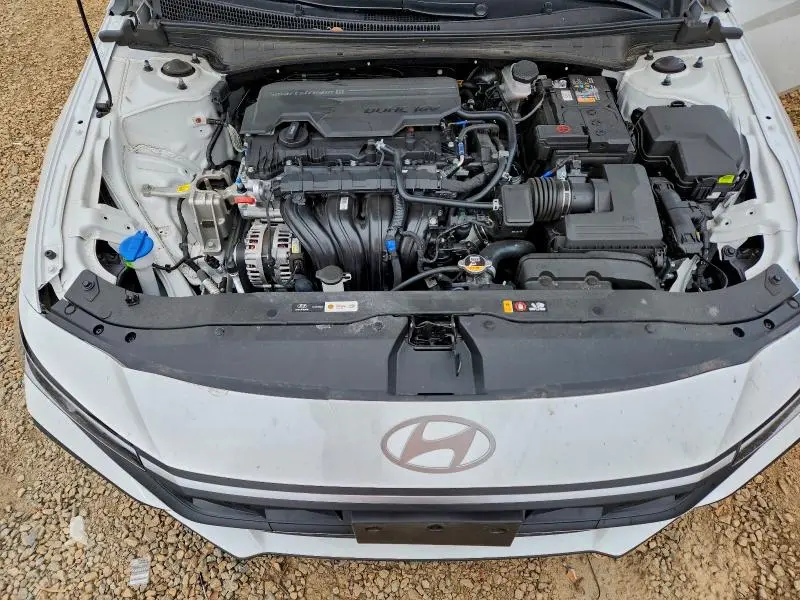 2024 HYUNDAI ELANTRA SE  