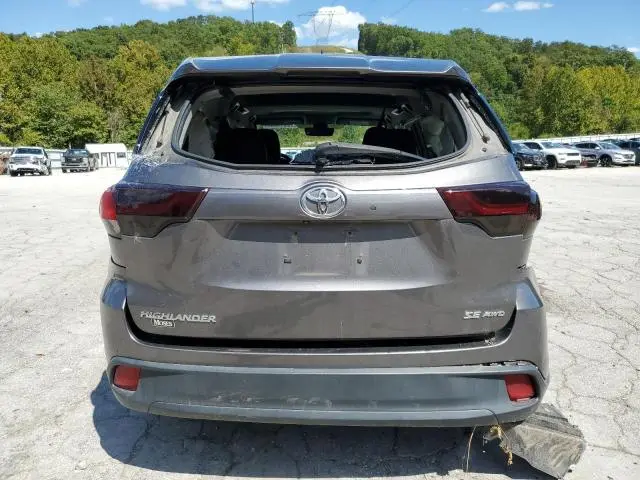 2018 TOYOTA HIGHLANDER SE  