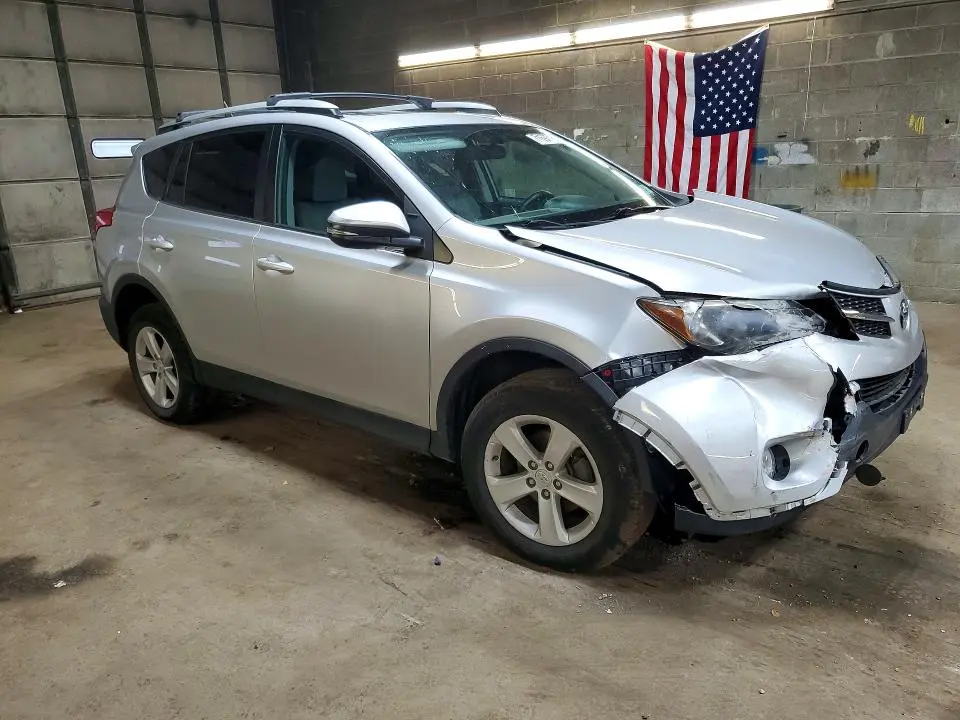 2014 TOYOTA RAV4 XLE  