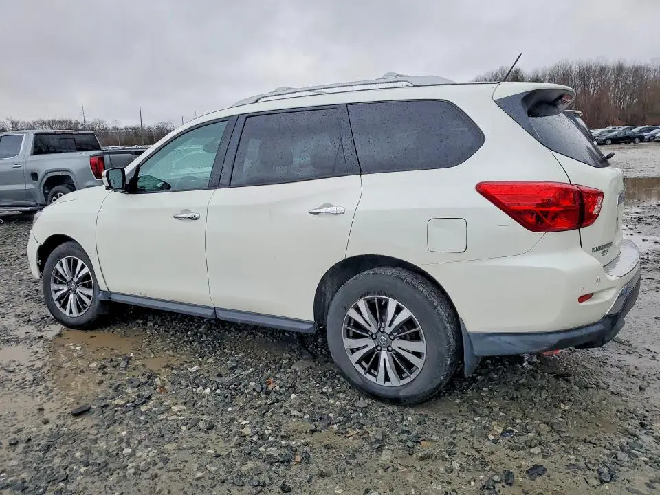 2017 NISSAN PATHFINDER SL  
