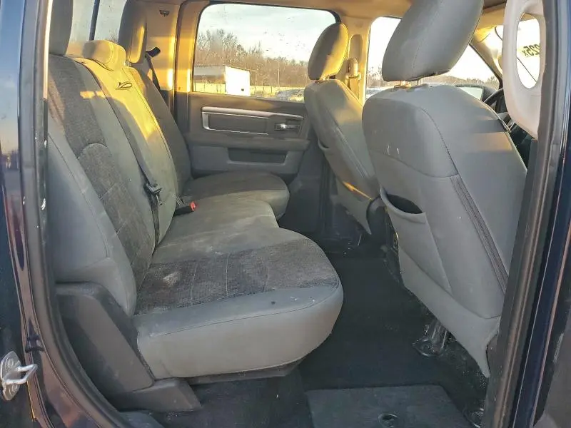 2016 RAM 1500 SLT  