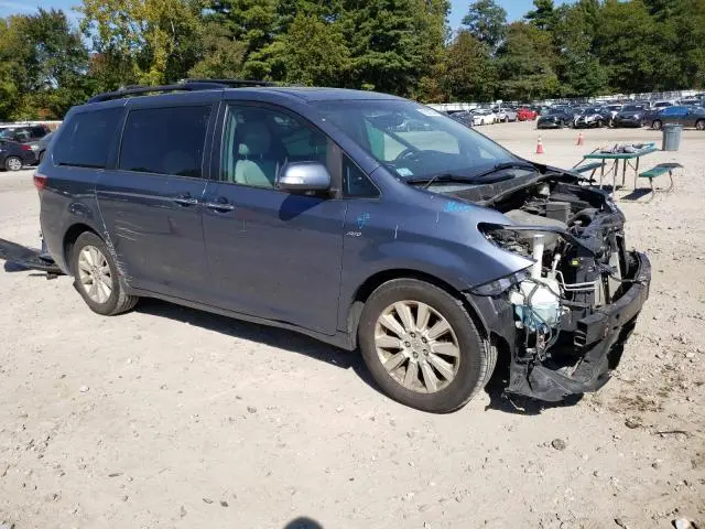 2016 TOYOTA SIENNA XLE  