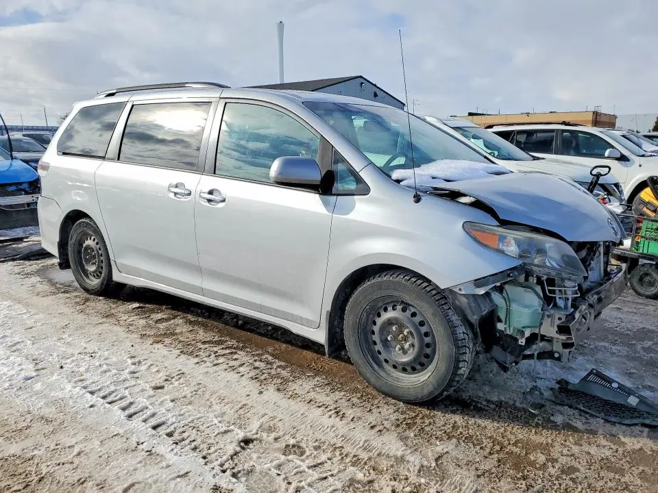 2014 TOYOTA SIENNA SE 8-PASSENGER  
