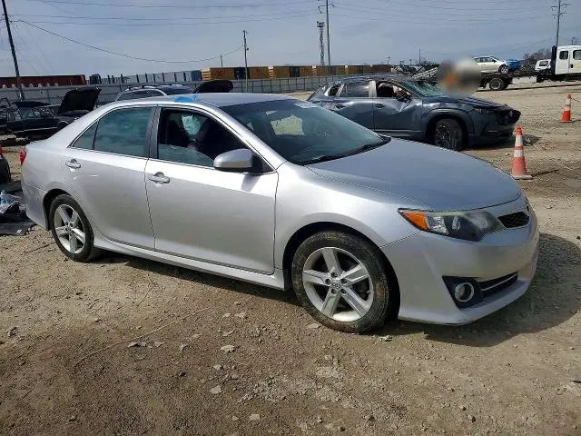 2013 TOYOTA CAMRY SE  
