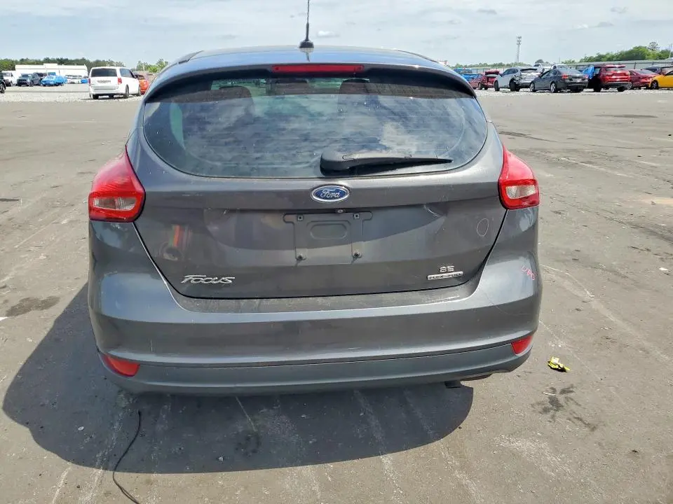 2015 FORD FOCUS SE  