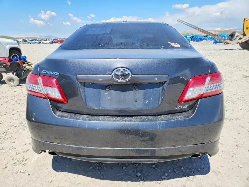 2011 TOYOTA CAMRY SE  