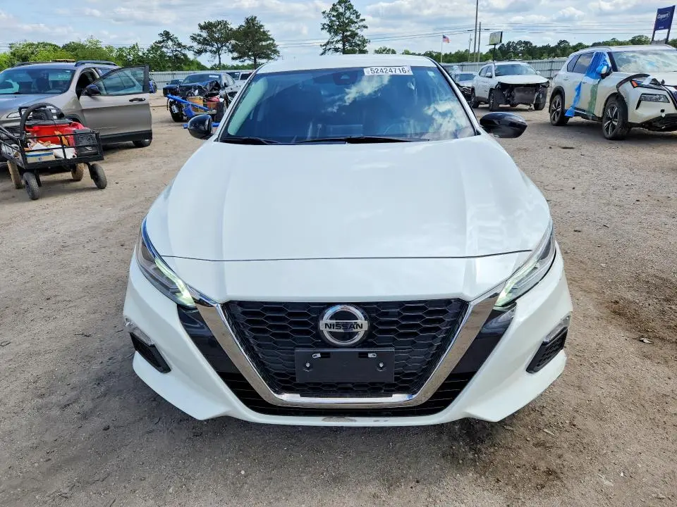 2022 NISSAN ALTIMA SR  