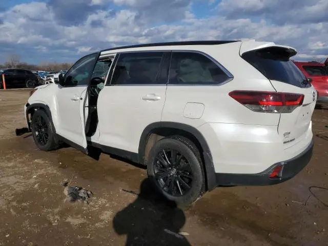 2019 TOYOTA HIGHLANDER SE
