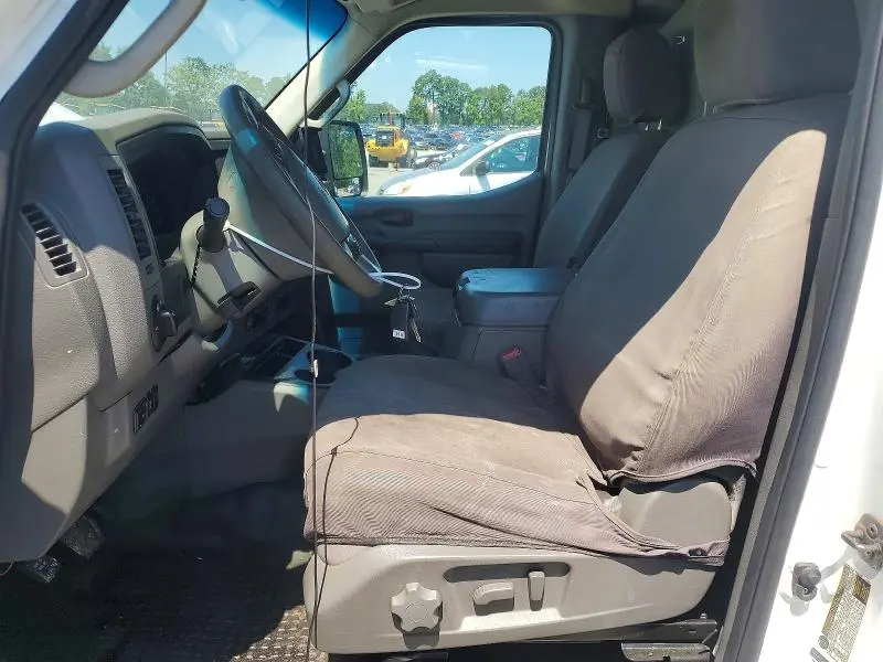 2015 NISSAN NV 2500 HD SL  