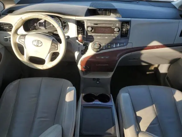 2014 TOYOTA SIENNA XLE  