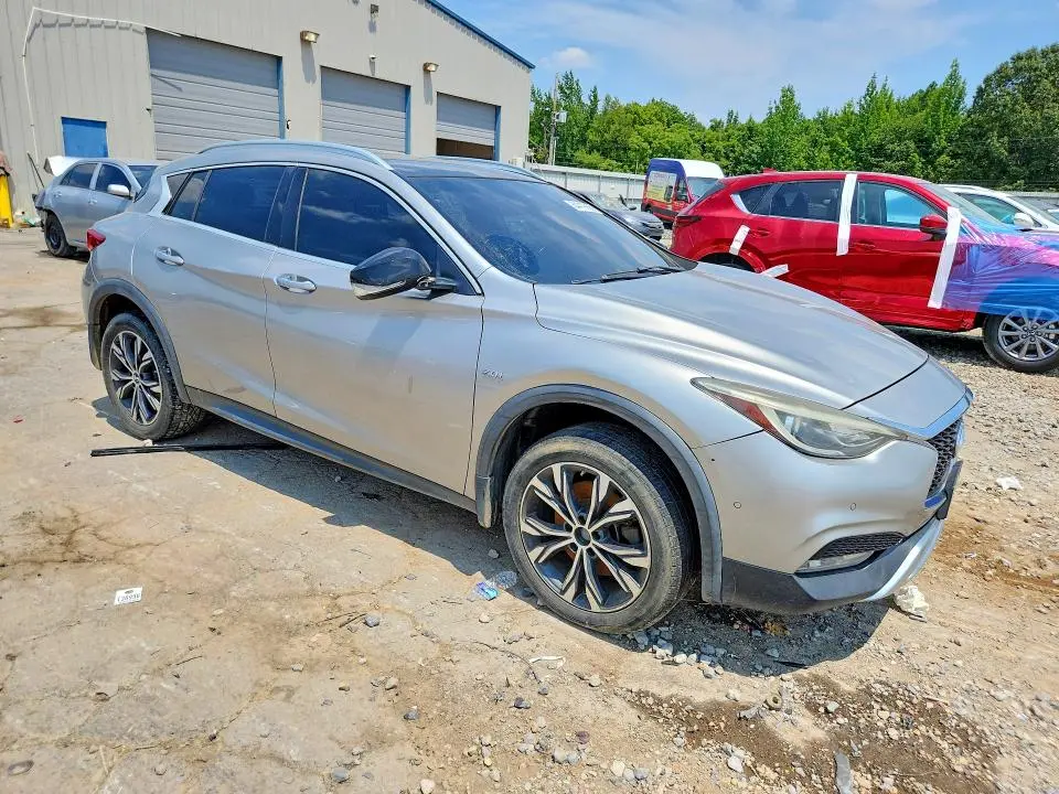 2017 INFINITI QX30 BASE  