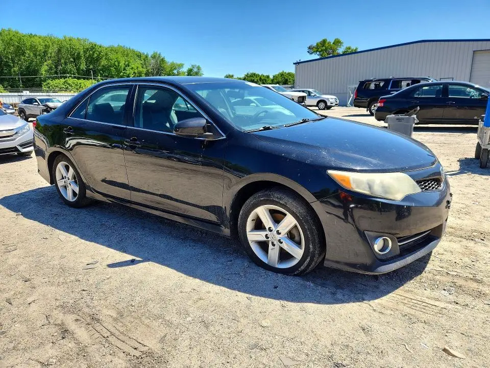 2014 TOYOTA CAMRY SE  