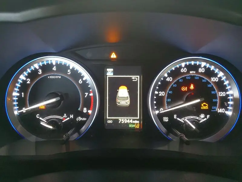 2017 TOYOTA HIGHLANDER SE  