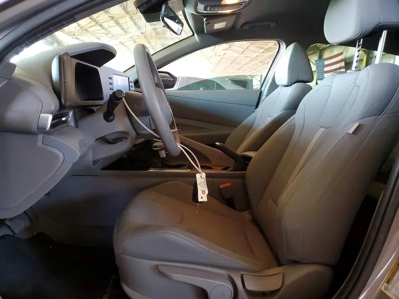 2024 HYUNDAI ELANTRA SE  