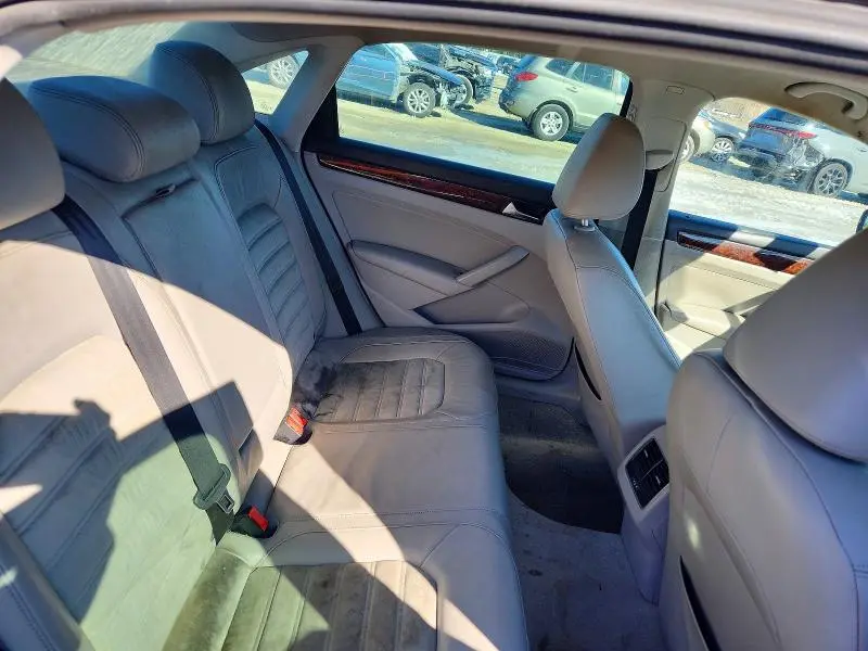 2013 VOLKSWAGEN PASSAT SEL  