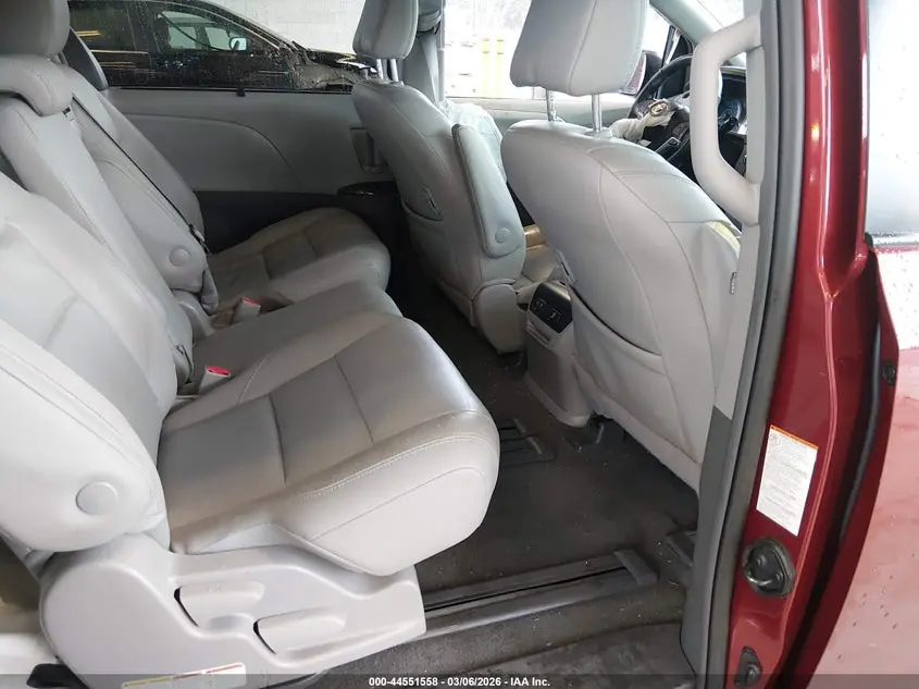 2018 TOYOTA SIENNA XLE 8 PASSENGER
