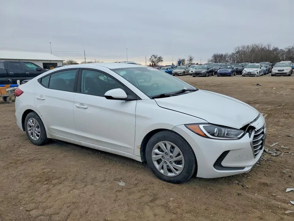 2018 HYUNDAI ELANTRA SE  