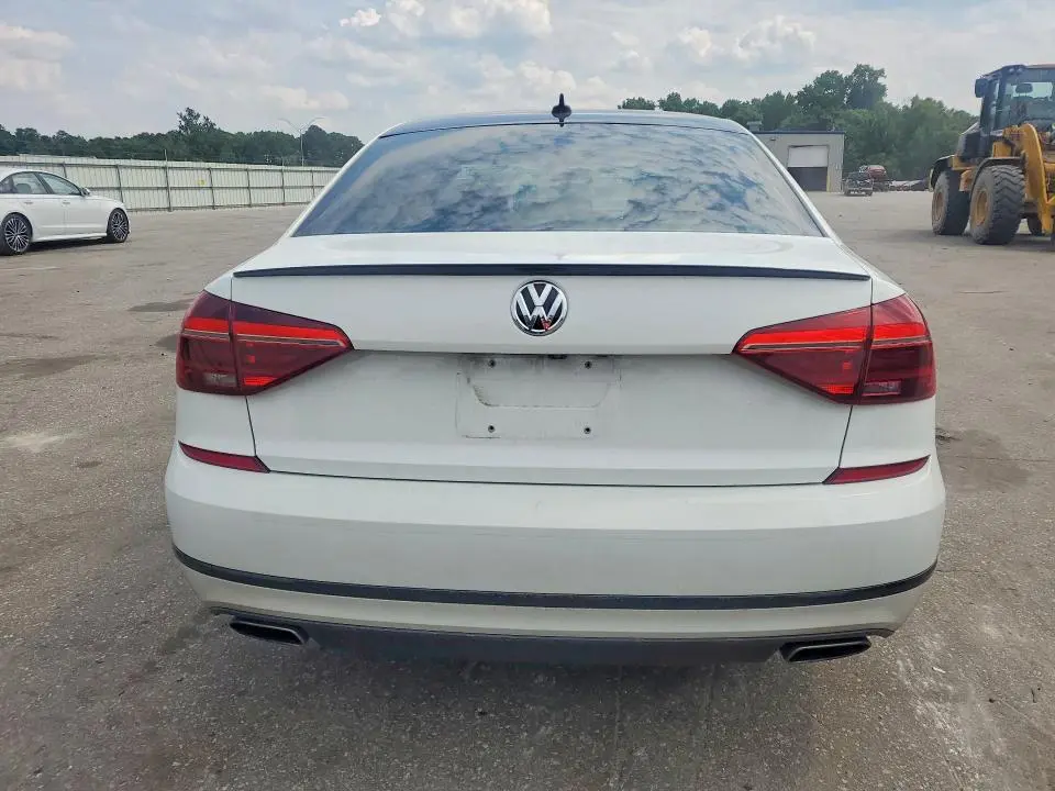 2018 VOLKSWAGEN PASSAT GT  