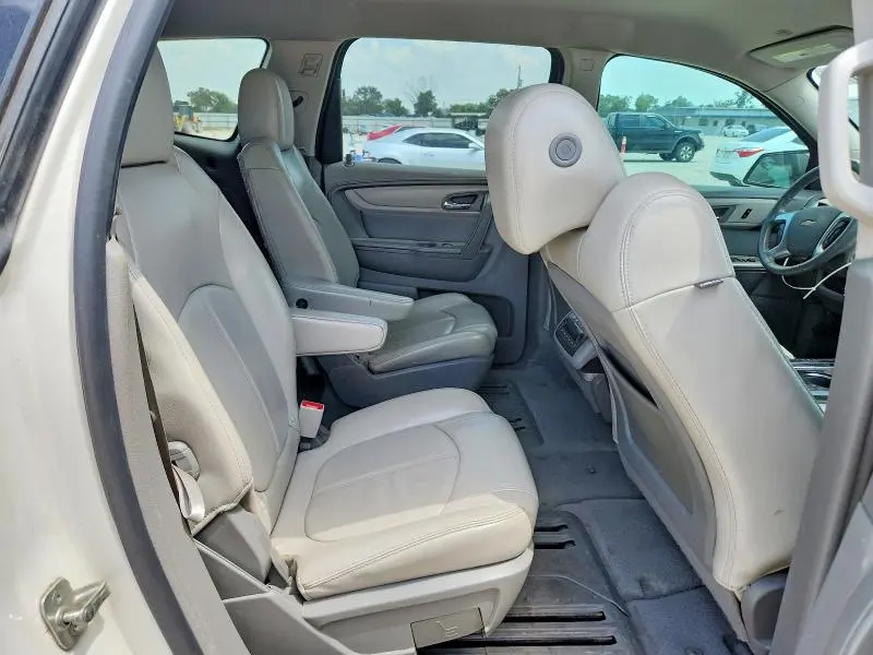 2014 CHEVROLET TRAVERSE LT  