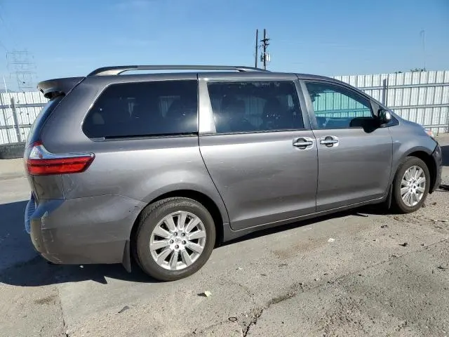 2016 TOYOTA SIENNA XLE  