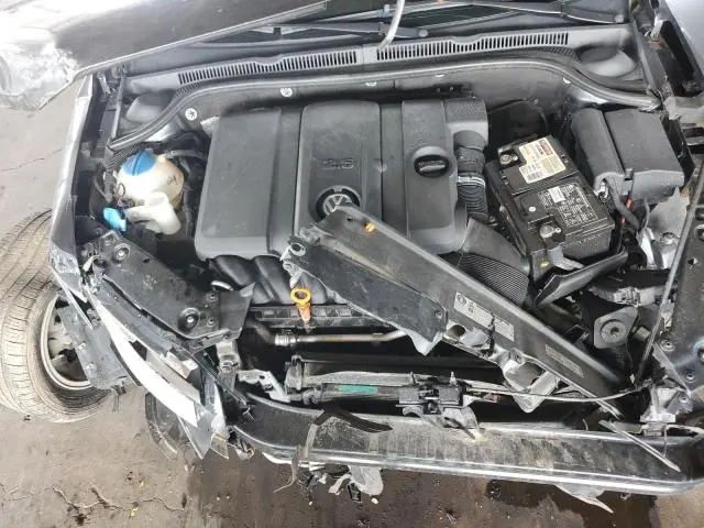 2013 VOLKSWAGEN JETTA SE  
