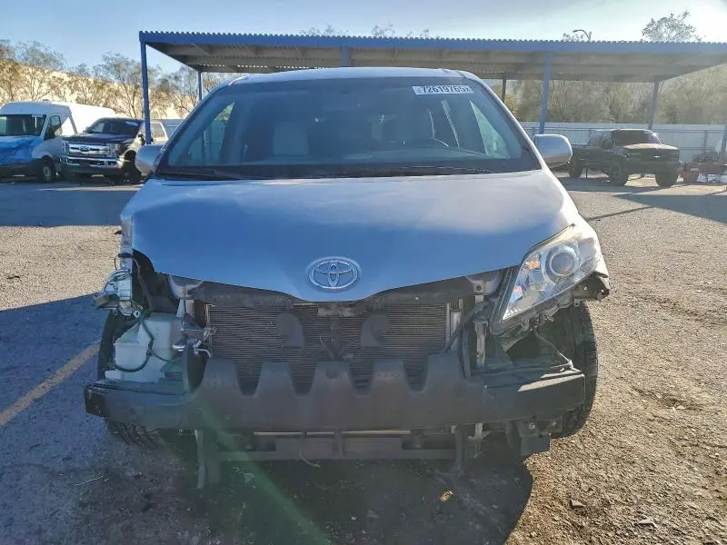 2016 TOYOTA SIENNA LE  