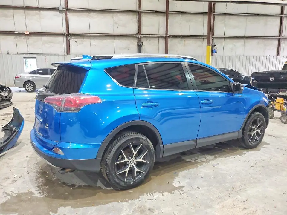 2017 TOYOTA RAV4 SE  